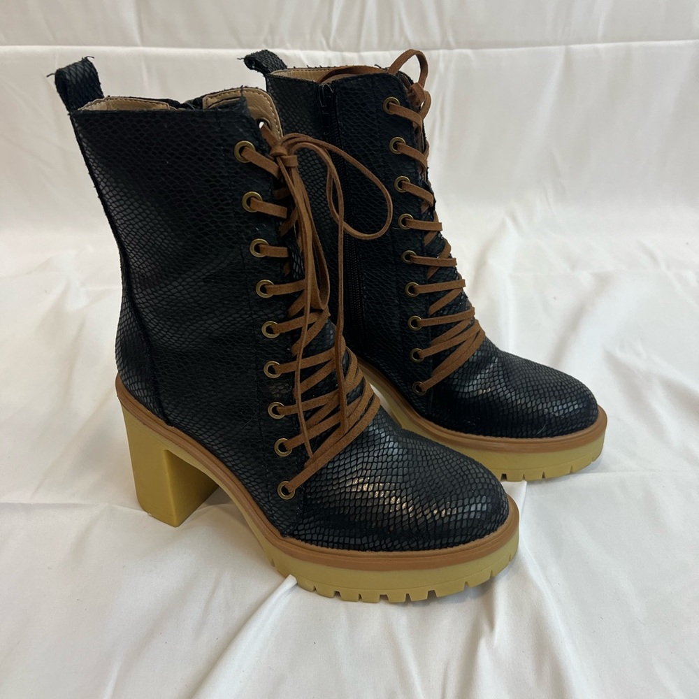 Oasis society Gum sole Black Lace-Up Chunky Heel Boots